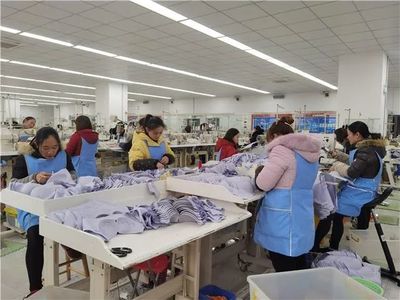 訂單激增，梁平服飾企業(yè)開足馬力忙生產(chǎn)